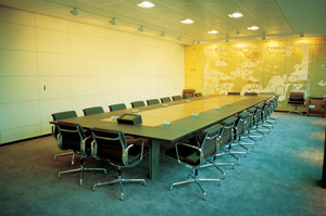 Jacqueline Hassink's The Meeting Table of the Board of Directors of Nestlé (Winkleman gallery, 1994)