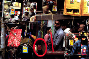 Raghubir Singh's Pavement Mirror Shop, Howrah, West Bengal (Cynthia Hazen Polsky collection, 1991)